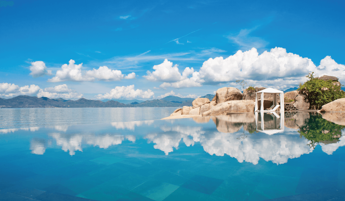 lalya-ninh-van-bay-3.png
